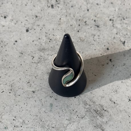 Curve Pearl Ring