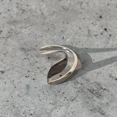 Curve Pearl Ring