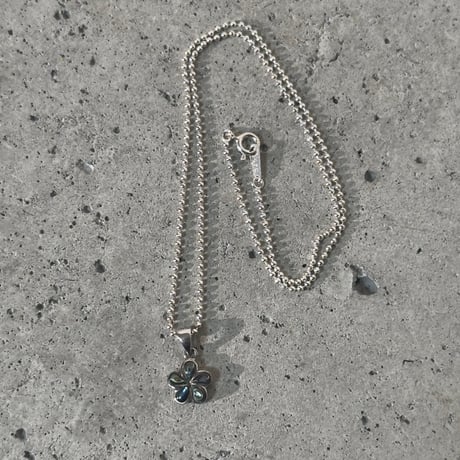 Shell Leaf Necklace