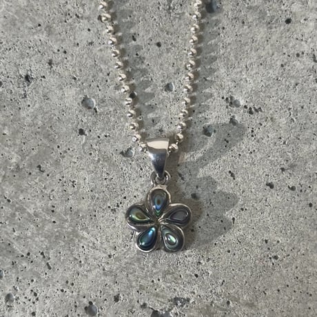 Shell Leaf Necklace