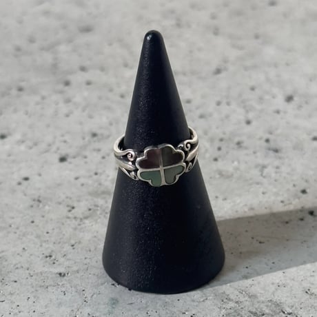 Clover Heart Ring