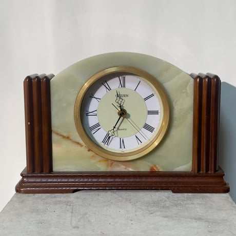 Onyx Retro Clock