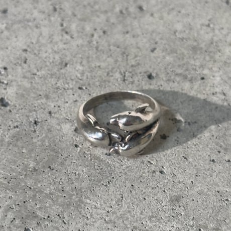 Triplets Dolphin Ring