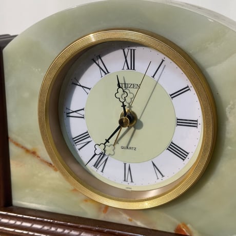 Onyx Retro Clock