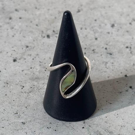Curve Pearl Ring