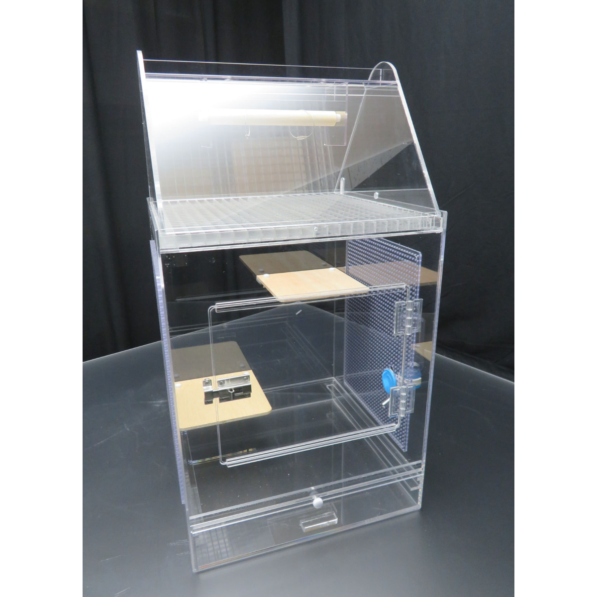 アクリルケージフクロモモンガ冬には値上げします。