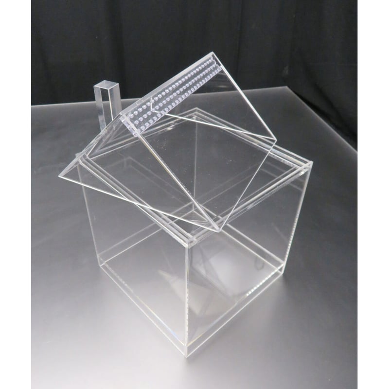 パルダリウム水槽 20×20×28cm 三角屋根上部パンチング 煙突付 パルダリウム水槽 20×20×28cm 三角屋根上部パンチング 煙突付