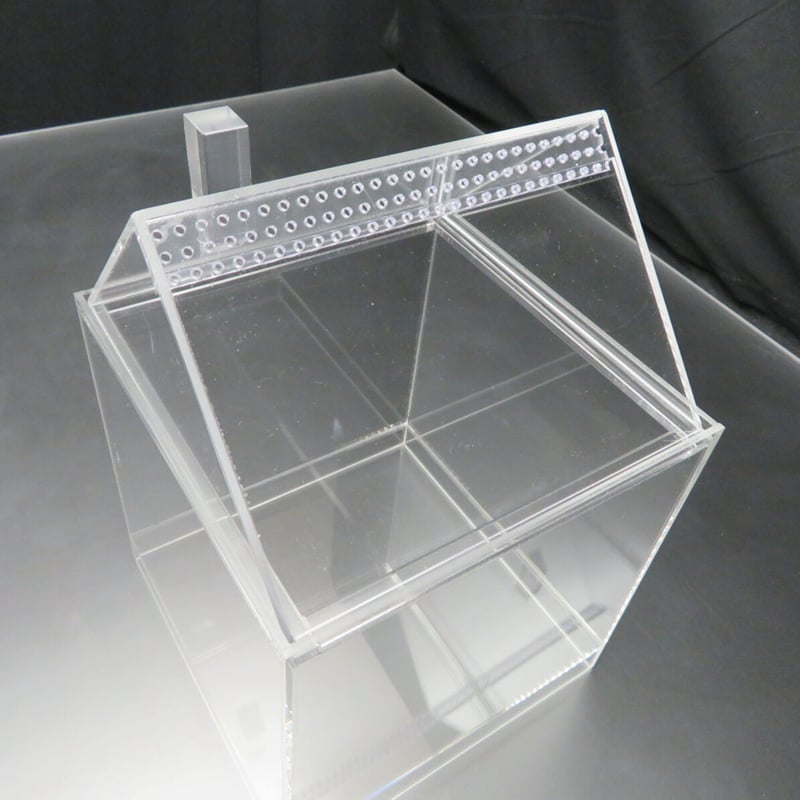 パルダリウム水槽 20×20×28cm 三角屋根上部パンチング 煙突付 パルダリウム水槽 20×20×28cm 三角屋根上部パンチング 煙突付