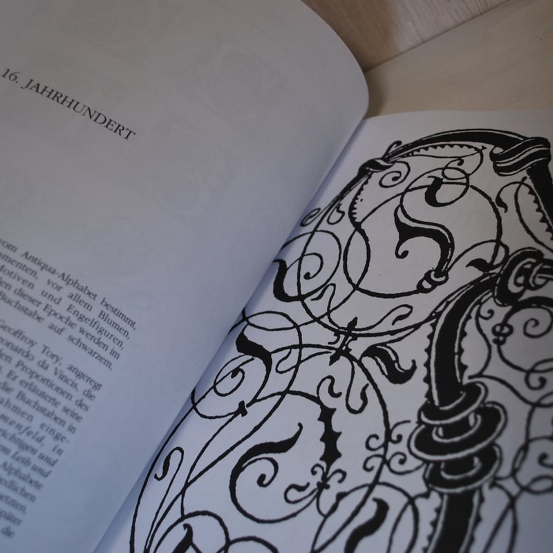 アルファベット図案集 