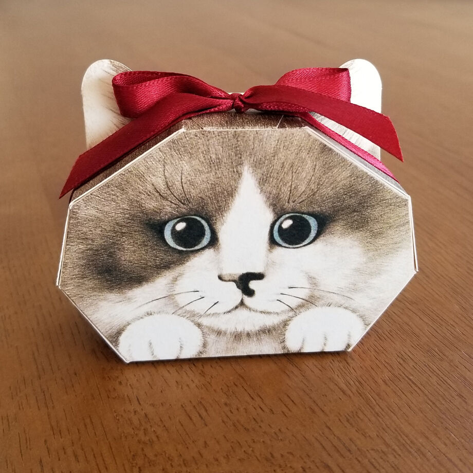 印刷済み「見つめる猫ハチワレ版」ギフトボックス展開図