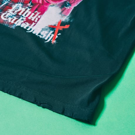monell V-Kei Distressed Tee