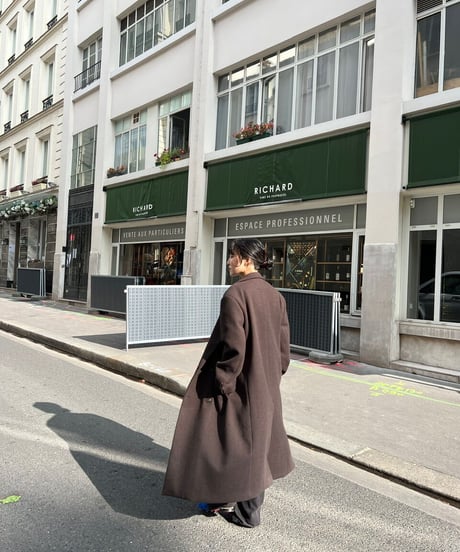 CLASSICAL BROWN COAT