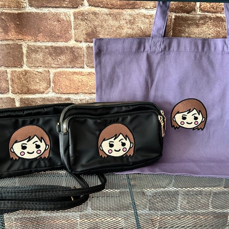 絵柄刺繍ロゴミニショルダーバッグ