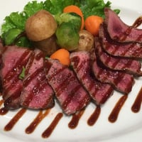 知多牛ローストビーフ　３８０ｇ【特製ソース付き】【冷凍便・送料無料】