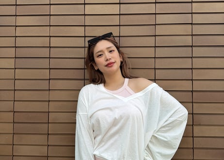 【AR】V-neck long-sleeve shirt