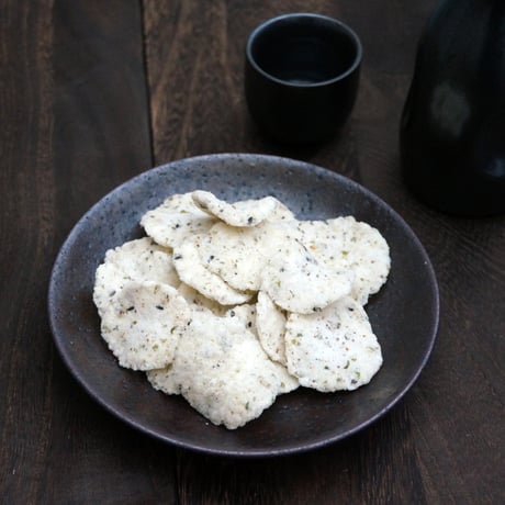 黒胡麻いわしせんべい55g（6428）国産いわし×黒ごまの香ばしいサクサク煎餅 カルシウムたっぷり