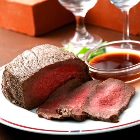 北海道ローストビーフ250g（410180）【送料無料】北海道産牛もも肉を真空調理でしっとり仕上げ。柔らかな食感と肉の旨味。お取り寄せ・ギフト。