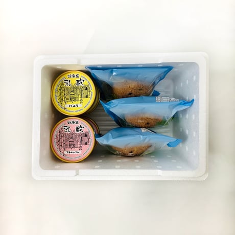 北海道アイスクリーム＆シュークリーム（120045）乳蔵アイスと北海道小麦のシューを楽しむ贅沢スイーツセット　送料無料　差し入れ　お取り寄せ　お中元　お歳暮　ギフト　贈答品