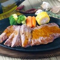 黒毛和牛 知床牛ステーキ（410161）【送料無料】世界遺産・知床が育んだ最高峰のロース。きめ細やかなサシと極上の柔らかさ。ギフト・贈答。