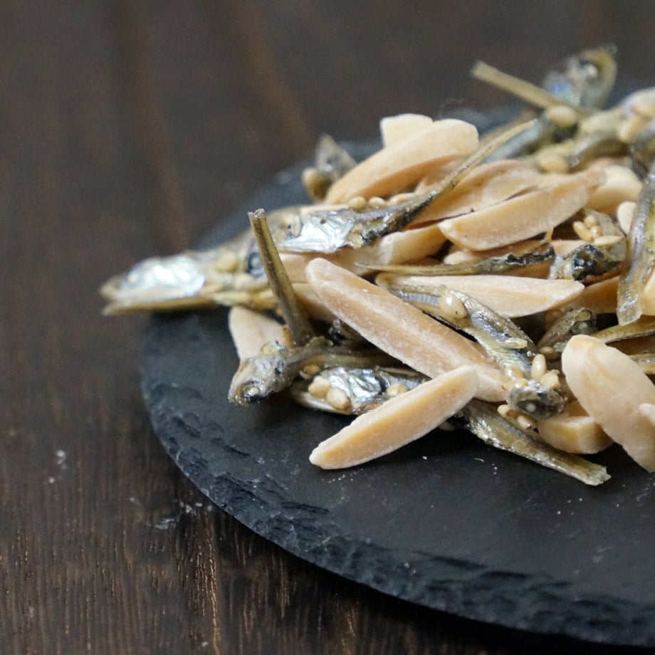 アーモンド魚16袋（11809） | 【 公式 】北の箱 〜 北海道海産物使用