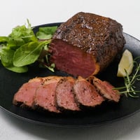 米糀仕立てのやわらかローストビーフ400g（410252）【送料無料】北海道産米糀とオホーツクの塩で熟成。ソース不要の深い旨味。お取り寄せ・ギフト。
