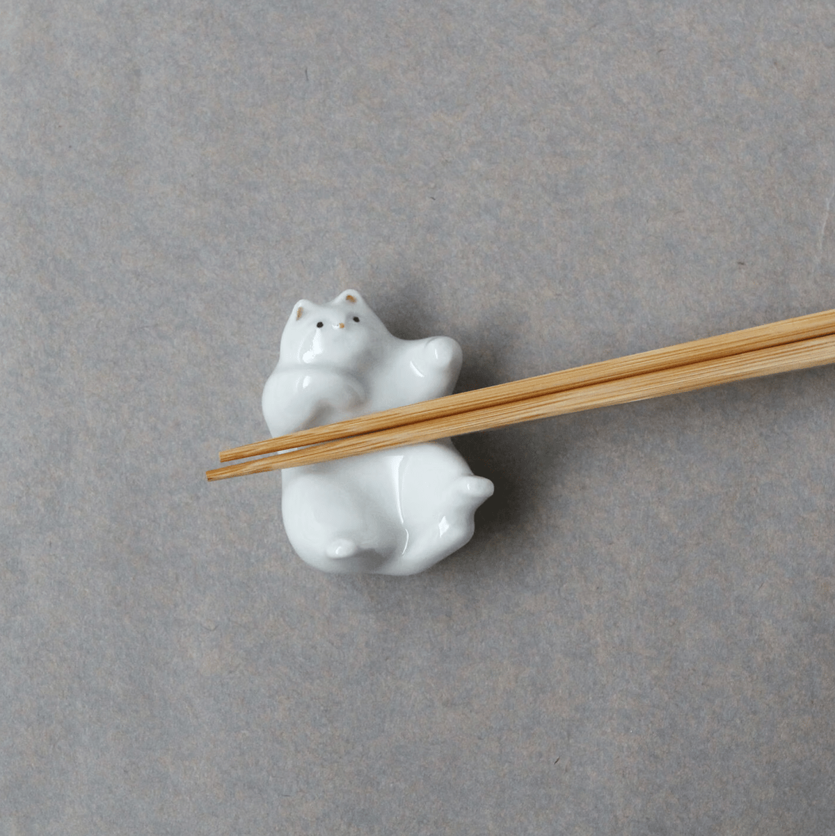 Sen ｜ 猫 箸置き（ハチワレ 青） | Loops Online