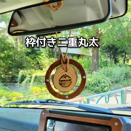 TURF&CAMP ロゴ丸太
