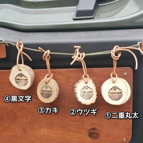TURF&CAMP ロゴ丸太