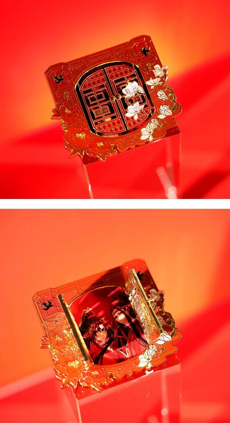 魔道祖師 KAZE 窓付き開閉式金属バッジ(紅葉之盟)【お取り寄せ 魔道祖師 KAZE 窓付き開閉式金属バッジ(紅葉之盟)【お取り寄せ