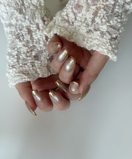 Golden nude