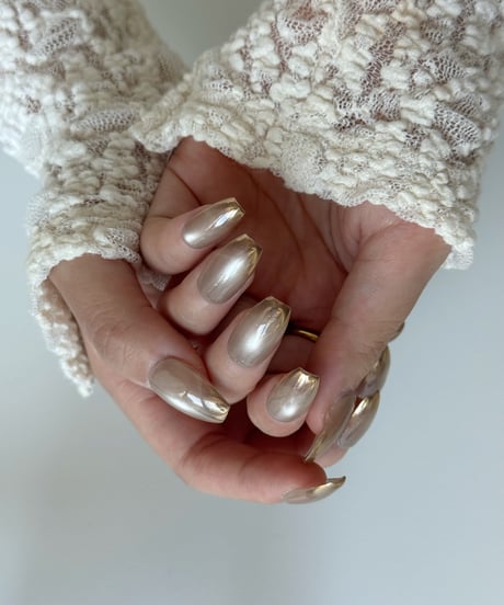 Golden nude