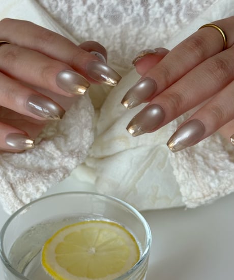 Golden nude