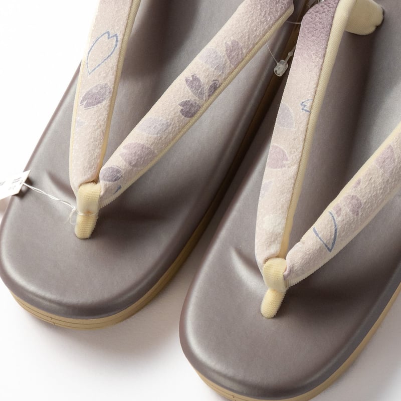 桜模様 お出かけ草履 送料無料【ASICS共同開発】 | 呉服と染 正直屋 桜模様 お出かけ草履 送料無料【ASICS共同開発】 | 呉服と染 正直屋