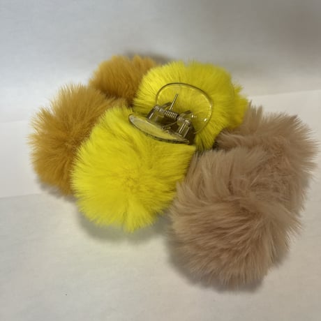 pompom hair clip
