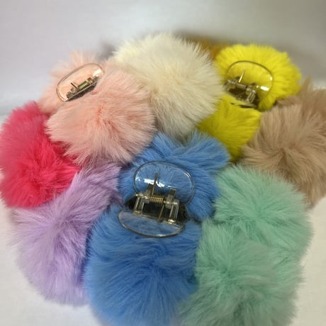 pompom hair clip