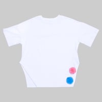 side slits tee w pompom magnetic brooches