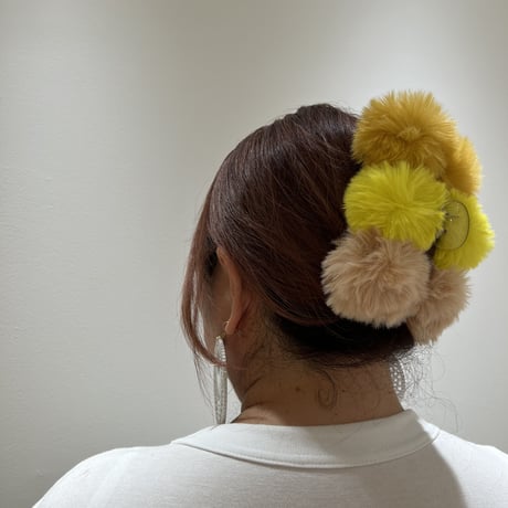 pompom hair clip