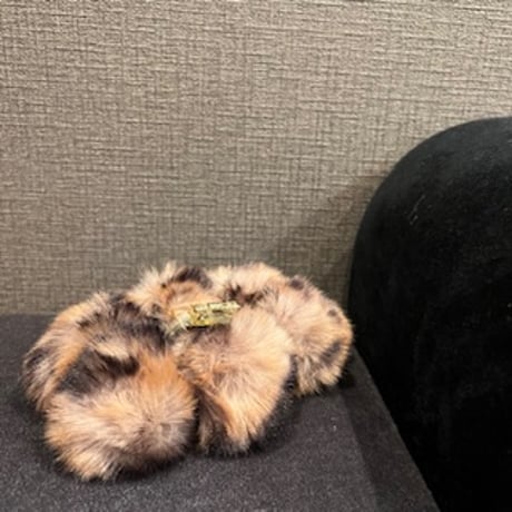Leopard pompom hair clip