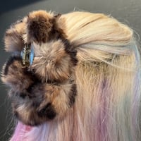 Leopard pompom hair clip
