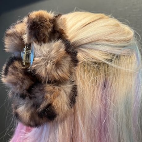 Leopard pompom hair clip