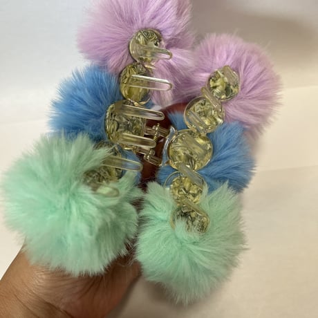 pompom hair clip