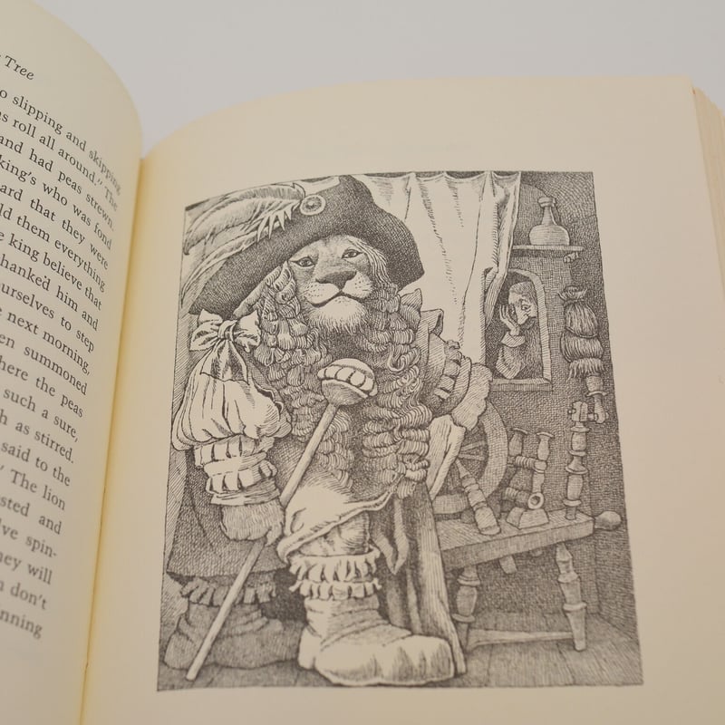 THE JUNIPER TREE and Other Tales from Grimm/Gri