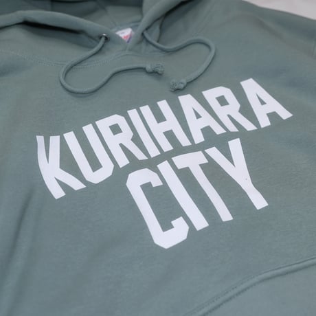 KURIHARA CITY 10.0オンス裏起毛プルオーバー パーカ（スモーキーグリーン）