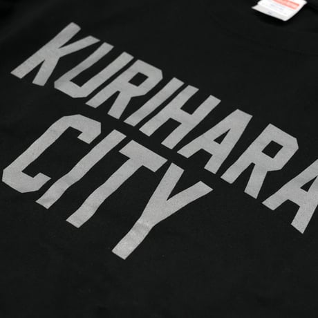 KURIHARA CITY 5.6オンス ロングスリーブ Tシャツ（ブラック）