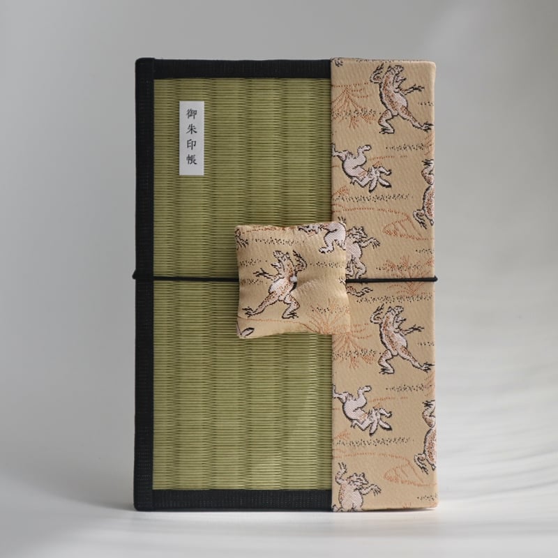畳御朱印帳 / 鳥獣戯画 (金襴) (座布団バンド付き) | 福猫堂