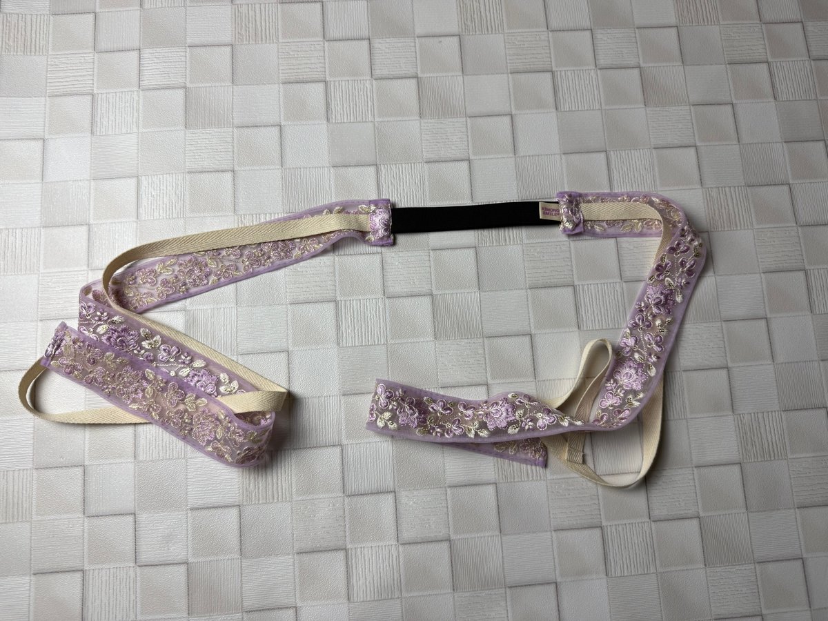 HONEY 黒紫 シフォンキャミソール リボン 蝶チャーム付き 内紐付き】刺繍リボンの三重仮紐＜シフォンフラワーPurple＞ | KIMONO