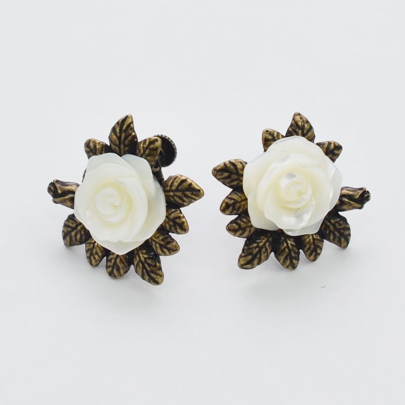 191 薔薇ランプワーク✖︎薔薇付きボタンカボション　ピアスorイヤリング 191 薔薇ランプワーク✖︎薔薇付きボタンカボション ピアスor