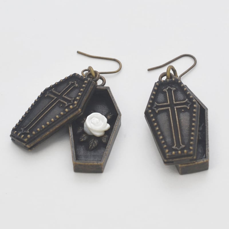 ABOUT – U.R.G.E. OFFICIAL U.R.G.E. URGE 葉月 lynch. コフィン