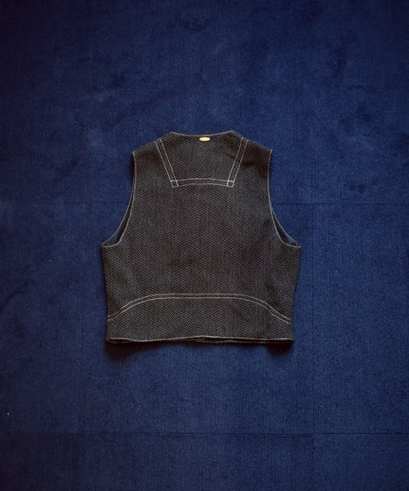 mn.Refaire - type-arc vest