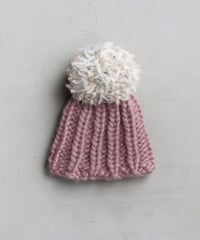 Plump Pompom マシュマロ（color スモーキーピンク）　セミオーダーのニット帽　シニアサイズ